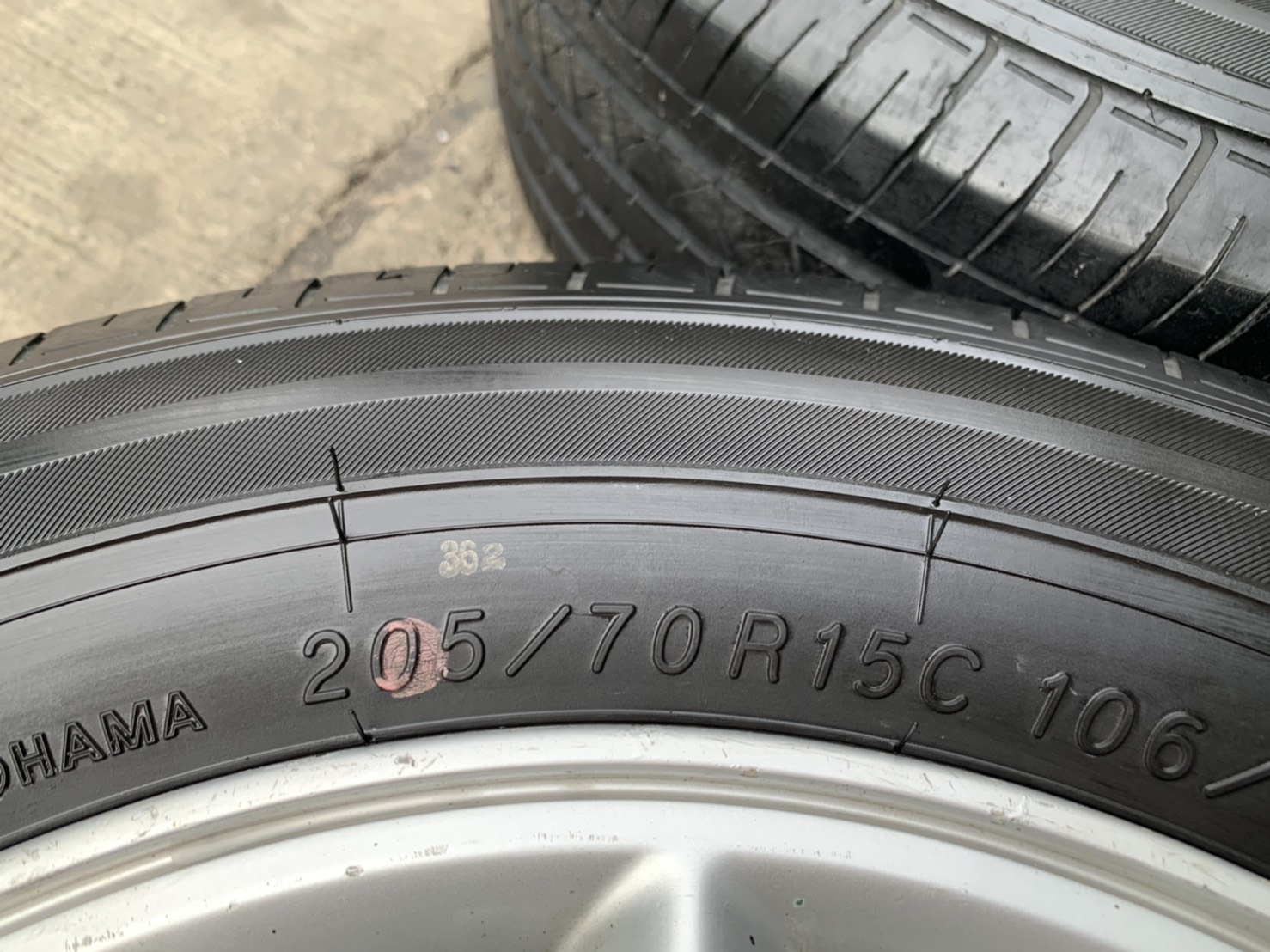 ล้อแม็ก ISUZU D-Max ขอบ 15 พร้อมยาง 205-70-15 Yokohama ปี 16 ล้อแม็ก ISUZU D-Max ขอบ 15 พร้อมยาง 205-70-15 Yokohama ปี 16