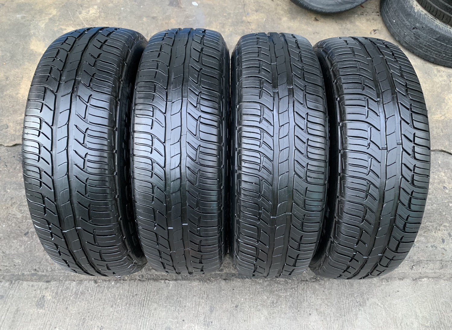 ล้อแม็ก 6รู139 ฮุนได Hyundai H1 ขอบ 16 พร้อมยาง 215-70-16 BFGoodrich ปลายปี 18 ล้อแม็ก 6รู139 ฮุนได Hyundai H1 ขอบ 16 พร้อมยาง 215-70-16 BFGoodrich ปลายปี 18