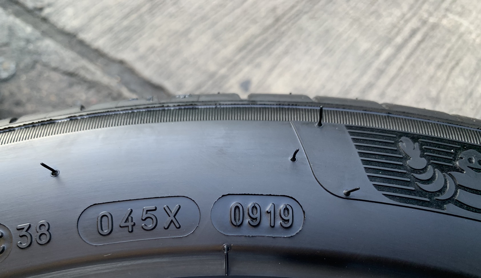 ยาง 215-50-17 Michelin ปี 19 สวยๆ ยาง 215-50-17 Michelin ปี 19 สวยๆ