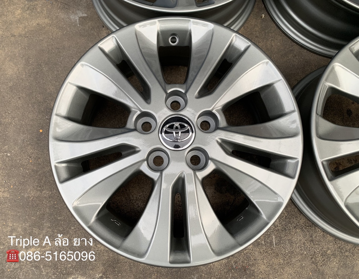 ล้อแม็ก Toyota Revo ขอบ 16 สีเทา สวยกริ๊บ ใส่กับ Revo ,Vigo 5รู114 ได้เลย ล้อแม็ก Toyota Revo ขอบ 16 สีเทา สวยกริ๊บ ใส่กับ Revo ,Vigo 5รู114 ได้เลย