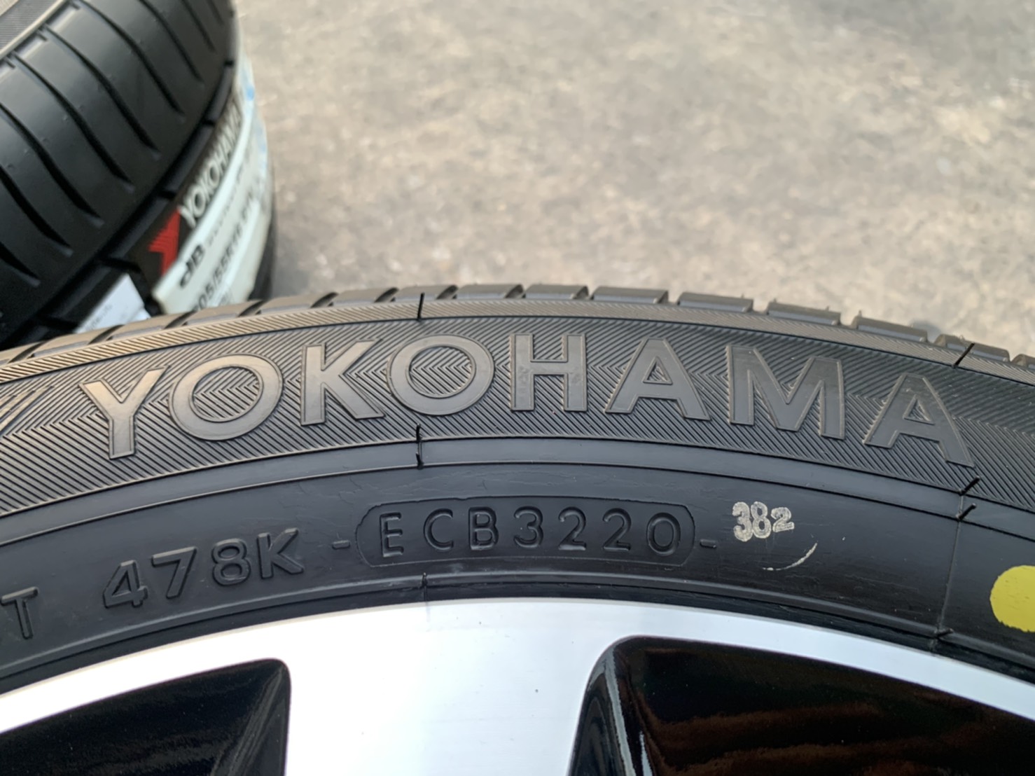 ล้อแม็ก 5รู100 ขอบ 16 สีดำปัดหน้าเงา พร้อมยางใหม่ 205-55-16 Yokohama ปี 20 สวยกริ๊บๆ ล้อแม็ก 5รู100 ขอบ 16 สีดำปัดหน้าเงา พร้อมยางใหม่ 205-55-16 Yokohama ปี 20 สวยกริ๊บๆ