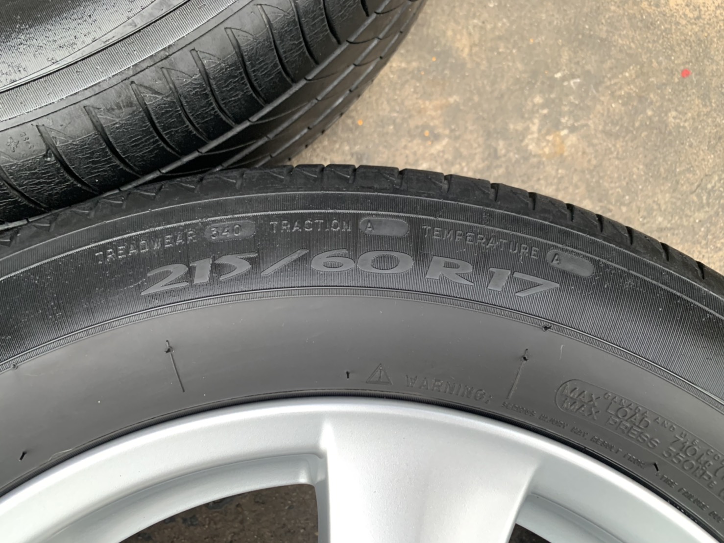 ล้อแม็ก 5รู114 Toyota ขอบ 17 พร้อมยาง 215-60-17 Michelin ปี 17 ล้อแม็ก 5รู114 Toyota ขอบ 17 พร้อมยาง 215-60-17 Michelin ปี 17