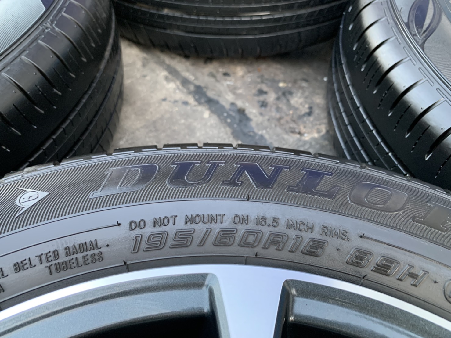 ล้อแม็ก 5รู114 Suzuki XL7 รุ่นใหม่ล่าสุด ขอบ 16 พร้อมยางน้องๆป้ายแดง 195-60-16 Dunlop ปลายปี 20 ใส่ก