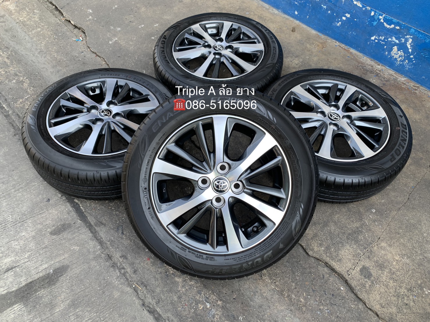 ล้อแม็กป้ายแดง Toyota Yaris Ativ ขอบ 15 สีเทาหน้าเงา พร้อมยางป้ายแดง 185-60-15 Dunlop ปี 19 สวยกริ๊บ