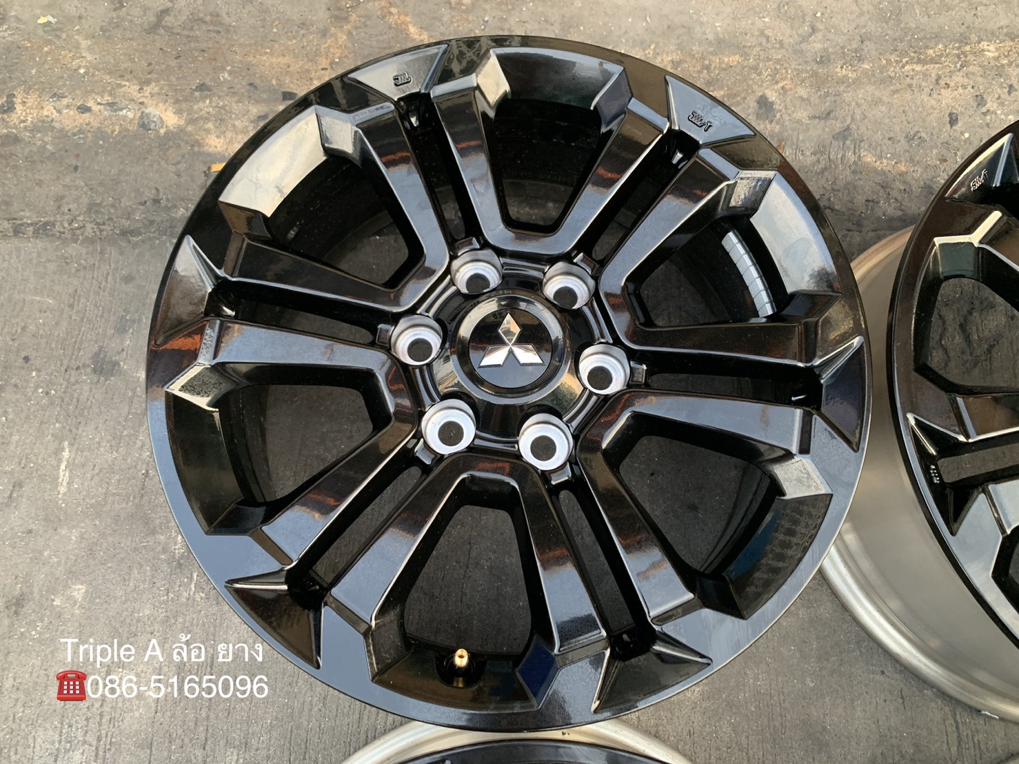 ล้อแม็กป้ายแดง Mitsu Triton Athlete รุ่นใหม่ล่าสุด ขอบ 18 สวยกริ๊บ สีดำแท้จากศูนย์ ล้อแม็กป้ายแดง Mitsu Triton Athlete รุ่นใหม่ล่าสุด ขอบ 18 สวยกริ๊บ สีดำแท้จากศูนย์