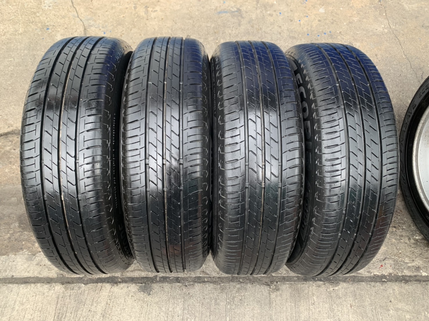 ล้อแม็ก 4รู100 Toyota ขอบ 15 สีบอร์น พร้อมยาง 185-65-15 Bridgestone ปี 18 ล้อแม็ก 4รู100 Toyota ขอบ 15 สีบอร์น พร้อมยาง 185-65-15 Bridgestone ปี 18