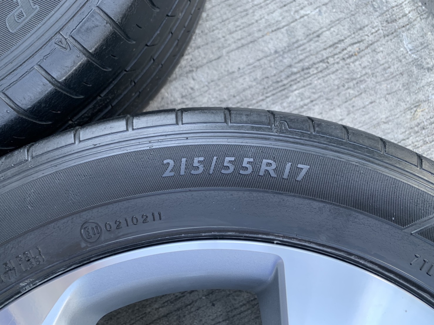 ล้อแม็ก 5รู114 Honda HRV ขอบ 17 สีบอร์นเงิน แถมยาง Dunlop 215-55-17 ปี 15 ล้อแม็ก 5รู114 Honda HRV ขอบ 17 สีบอร์นเงิน แถมยาง Dunlop 215-55-17 ปี 15