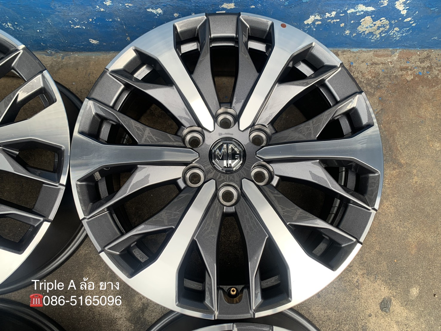 ล้อแม็กป้ายแดง 6รู130 MG Extender รุ่นใหม่ล่าสุด ขอบ 18 สีเทาหน้าเงา สวยกริ๊บ ล้อแม็กป้ายแดง 6รู130 MG Extender รุ่นใหม่ล่าสุด ขอบ 18 สีเทาหน้าเงา สวยกริ๊บ