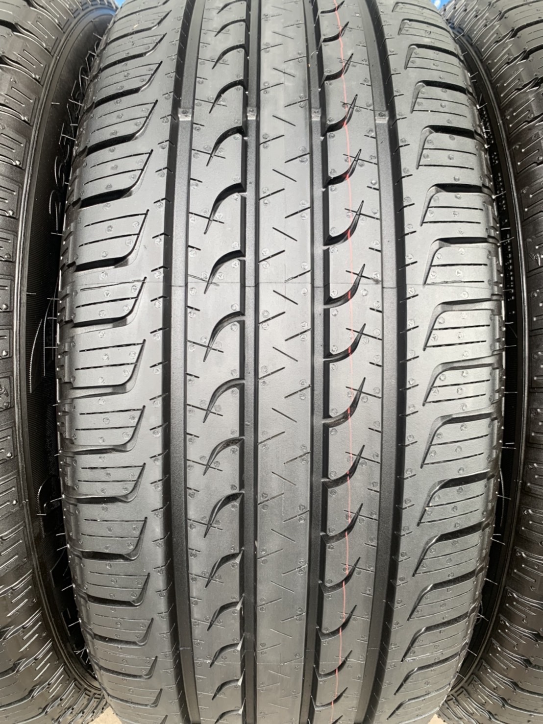 ยางใหม่ป้ายแดง 265-50-20 GoodYear ปี 21 ใหม่มาก เหมาะสำหรับ รถกระบะตัวสูง และ SUV ทุกรุ่น