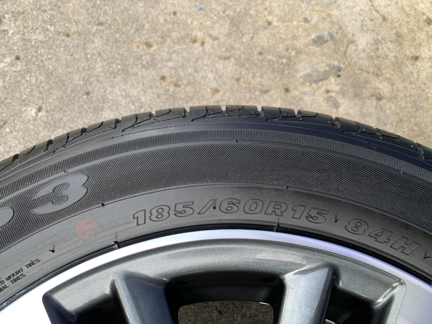 ล้อแม็กป้ายแดง Toyota Yaris Ativ ขอบ 15 สีเทาหน้าเงา พร้อมยางป้ายแดง 185-60-15 Maxxis ปลายปี 20 สวยกริ๊บ ล้อแม็กป้ายแดง Toyota Yaris Ativ ขอบ 15 สีเทาหน้าเงา พร้อมยางป้ายแดง 185-60-15 Maxxis ปลายปี 20 สวยกริ๊บ