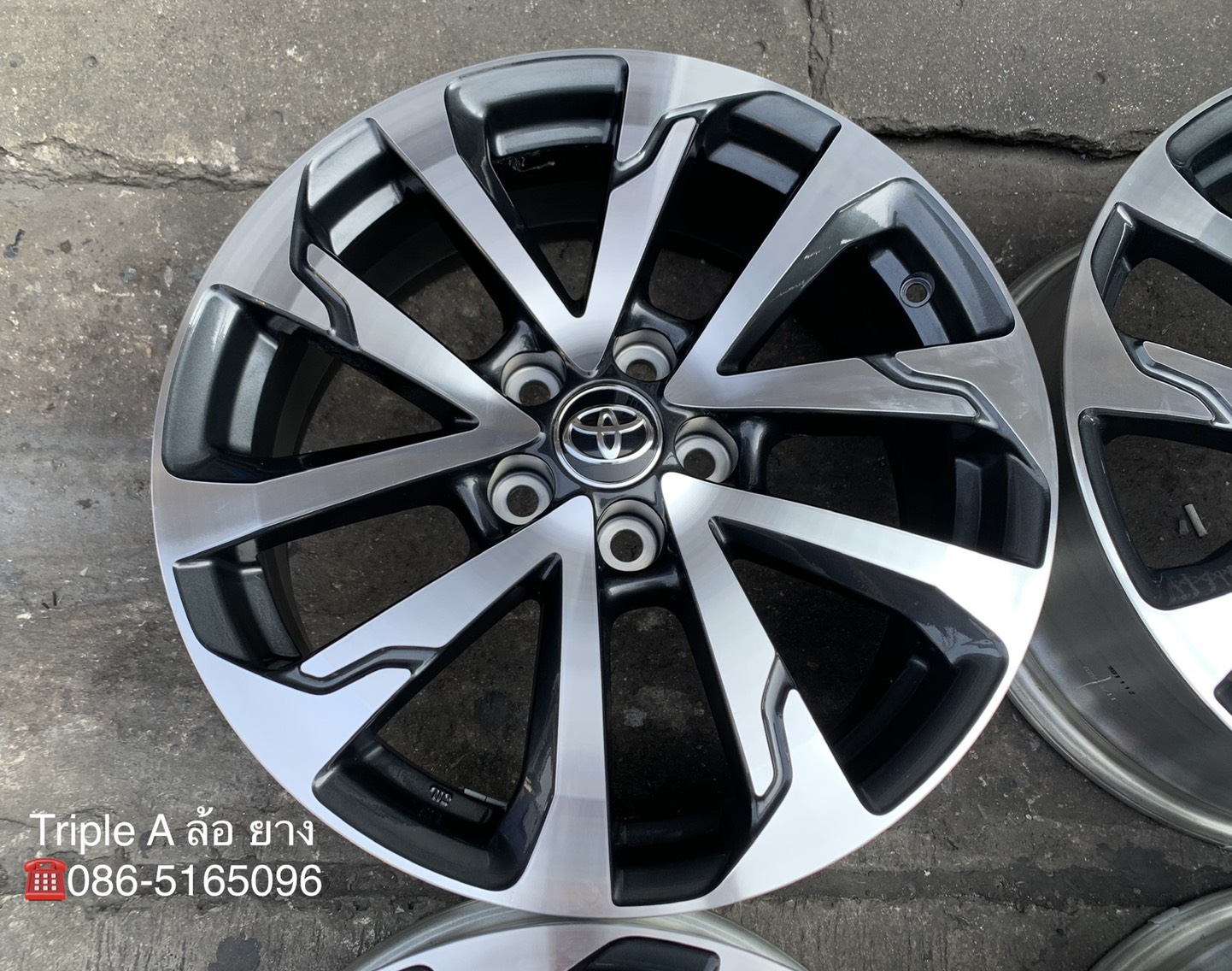 ล้อแม็กป้ายแดง 5รู114 Toyota Corolla Cross รุ่นใหม่ล่าสุด ขอบ 18 เทาหน้าเงา สวยกริ๊บๆ ล้อแม็กป้ายแดง 5รู114 Toyota Corolla Cross รุ่นใหม่ล่าสุด ขอบ 18 เทาหน้าเงา สวยกริ๊บๆ