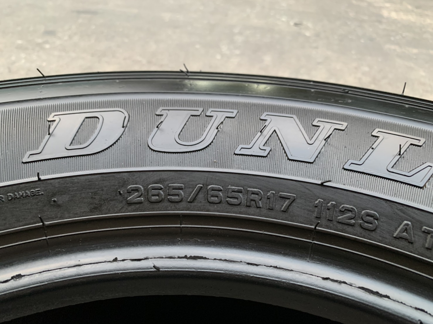 ยาง 265-65-17 Dunlop ปี 15 สภาพสวย ดอกยางเต็มๆทุกเส้น ยาง 265-65-17 Dunlop ปี 15 สภาพสวย ดอกยางเต็มๆทุกเส้น