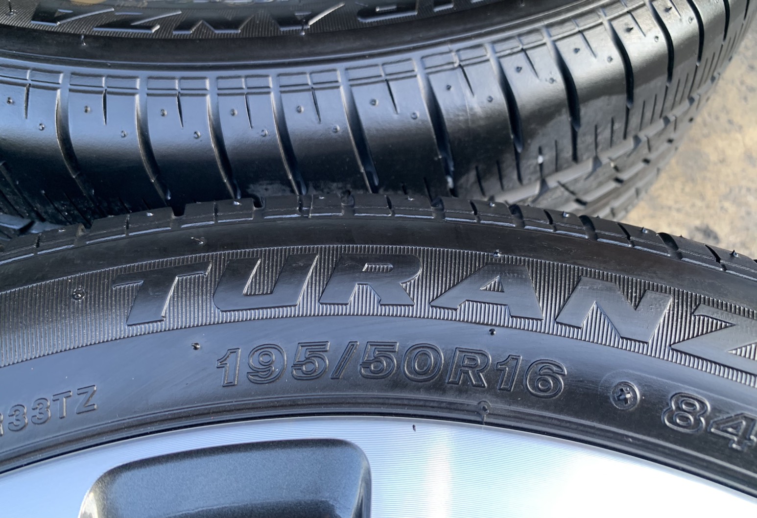 ล้อแม็กป้ายแดง 5รู100 Toyota Sienta ตัวท็อป ขอบ 16 พร้อมยางป้ายแดง 195-50-16 Bridgestone ปี 20 ล้อแม็กป้ายแดง 5รู100 Toyota Sienta ตัวท็อป ขอบ 16 พร้อมยางป้ายแดง 195-50-16 Bridgestone ปี 20