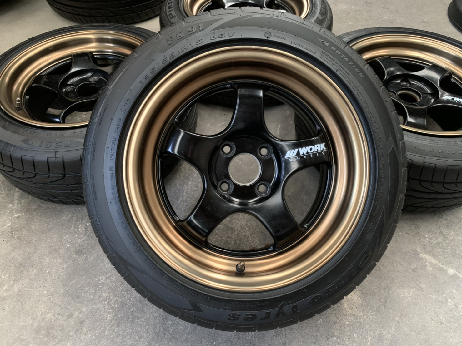 ล้อแม็ก 4รู100 S1 ขอบ 15 สีดำขอบชา พร้อมยาง 195-55-15 Pinso Tyres ปี 17 ล้อแม็ก 4รู100 S1 ขอบ 15 สีดำขอบชา พร้อมยาง 195-55-15 Pinso Tyres ปี 17