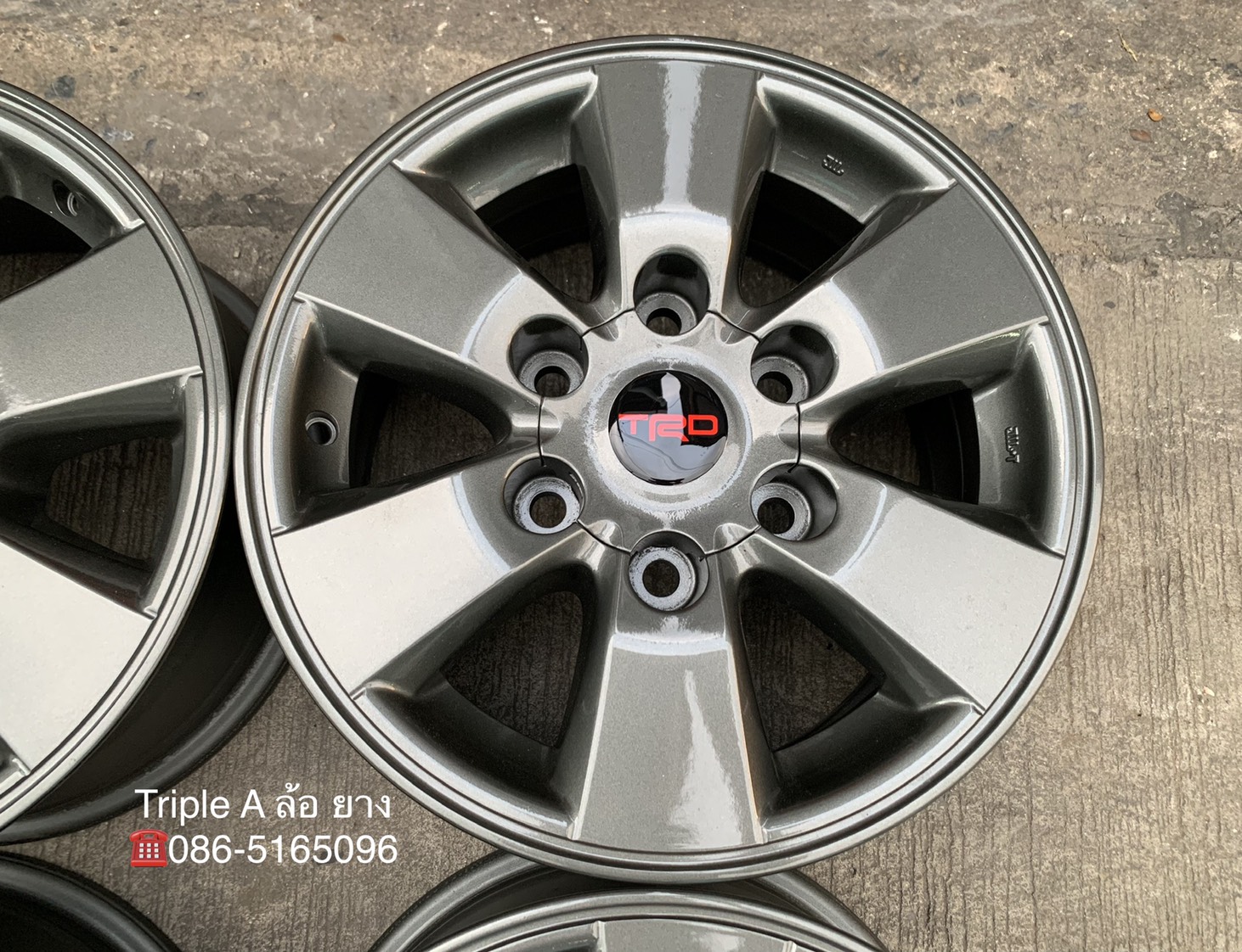 ล้อแม็ก Toyota Vigo Preruner ขอบ 15 สีเทากัน ใส่กับ Vigo ,Revo ,รถตู้ ได้เลย ล้อแม็ก Toyota Vigo Preruner ขอบ 15 สีเทากัน ใส่กับ Vigo ,Revo ,รถตู้ ได้เลย
