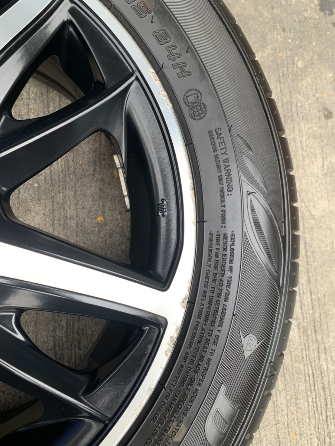 ล้อแม็ก Toyota Vios TRD แท้ ขอบ 15 พร้อมยางน้องๆป้ายแดง 185-60-15 Dunlop ปี 20 ล้อแม็ก Toyota Vios TRD แท้ ขอบ 15 พร้อมยางน้องๆป้ายแดง 185-60-15 Dunlop ปี 20