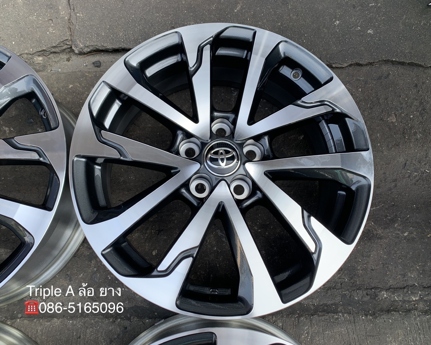 ล้อแม็กป้ายแดง 5รู114 Toyota Corolla Cross รุ่นใหม่ล่าสุด ขอบ 18 เทาหน้าเงา สวยกริ๊บๆ ล้อแม็กป้ายแดง 5รู114 Toyota Corolla Cross รุ่นใหม่ล่าสุด ขอบ 18 เทาหน้าเงา สวยกริ๊บๆ