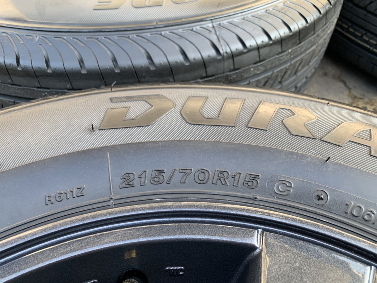 ล้อแม็ก ISUZU D-MAX Platinum ขอบ 15 สีเทากัน พร้อมยางป้ายแดง 215-70-15 Bridgestone สวยกริ๊บๆ