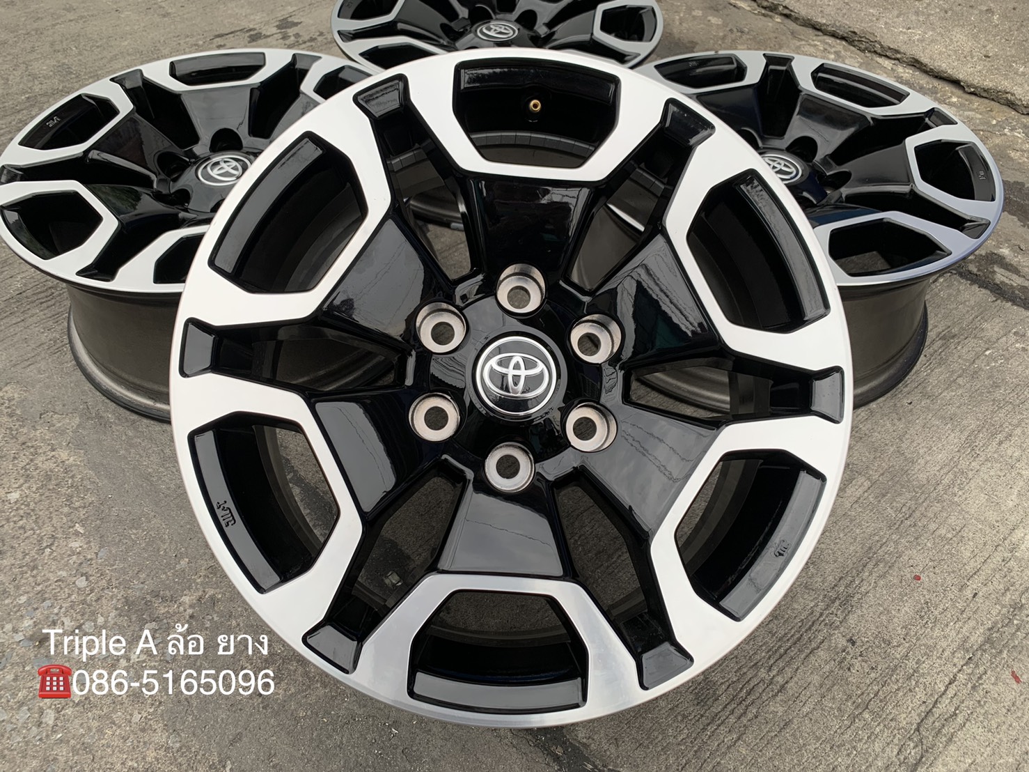 ล้อแม็กป้ายแดง Toyota Revo รุ่นใหม่ล่าสุด ขอบ 18 ดำหน้าเงา สวยกริ๊บๆ ล้อแม็กป้ายแดง Toyota Revo รุ่นใหม่ล่าสุด ขอบ 18 ดำหน้าเงา สวยกริ๊บๆ