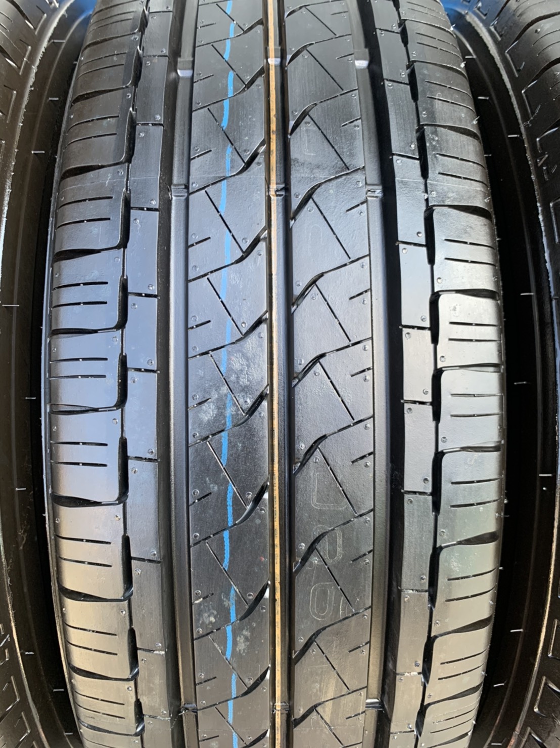 ยางใหม่ป้ายแดง 225-65-16 Bridgestone ปลายปี 20 สวยกริ๊บ ใส่กับรถกระบะตัวเตี้ยได้ทุกรุ่น