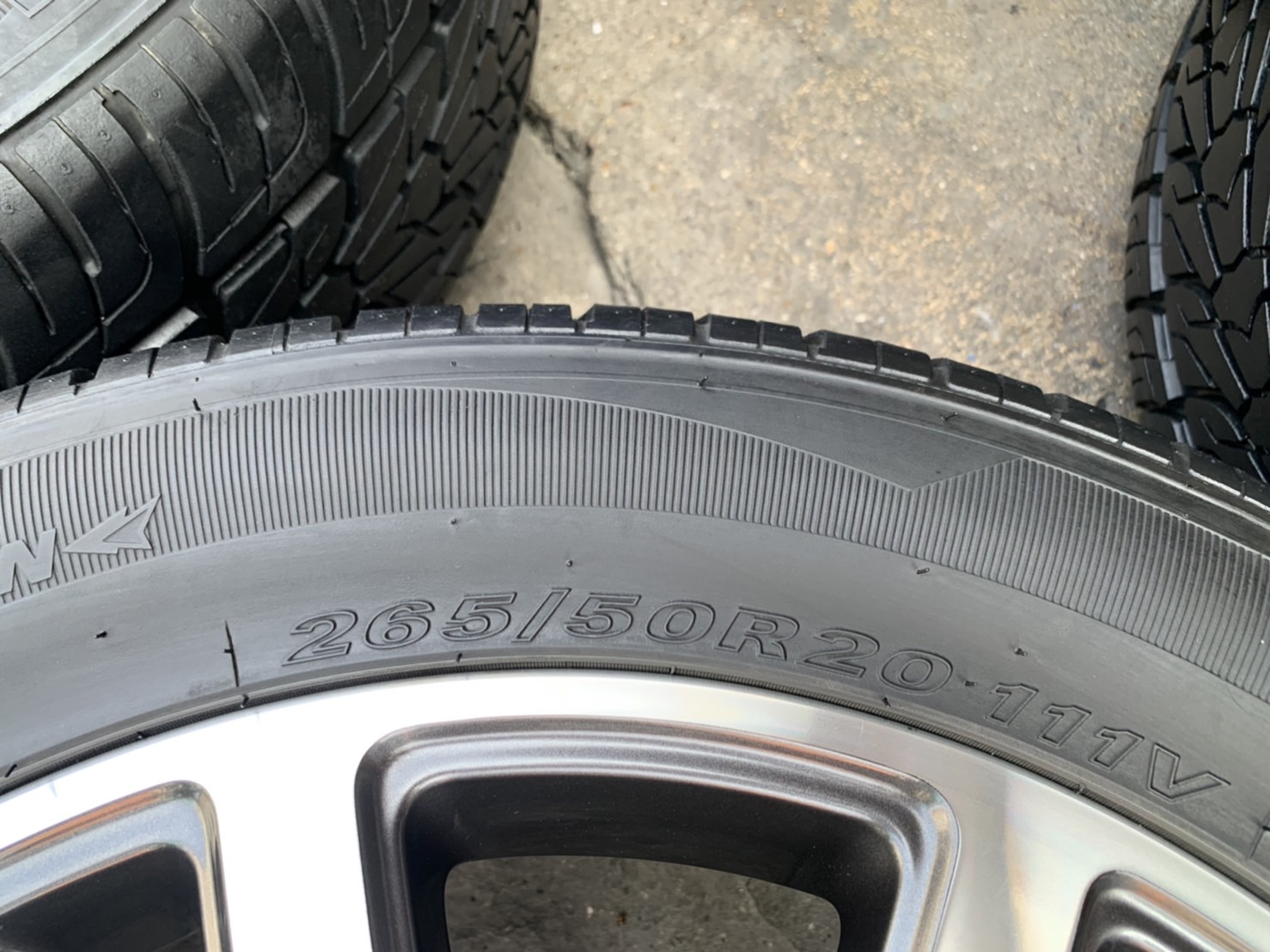 ล้อแม็ก Ford Everest ขอบ 20 เทาหน้าเงา พร้อมยาง 265-50-20 NEXEN ปี 19 ล้อแม็ก Ford Everest ขอบ 20 เทาหน้าเงา พร้อมยาง 265-50-20 NEXEN ปี 19