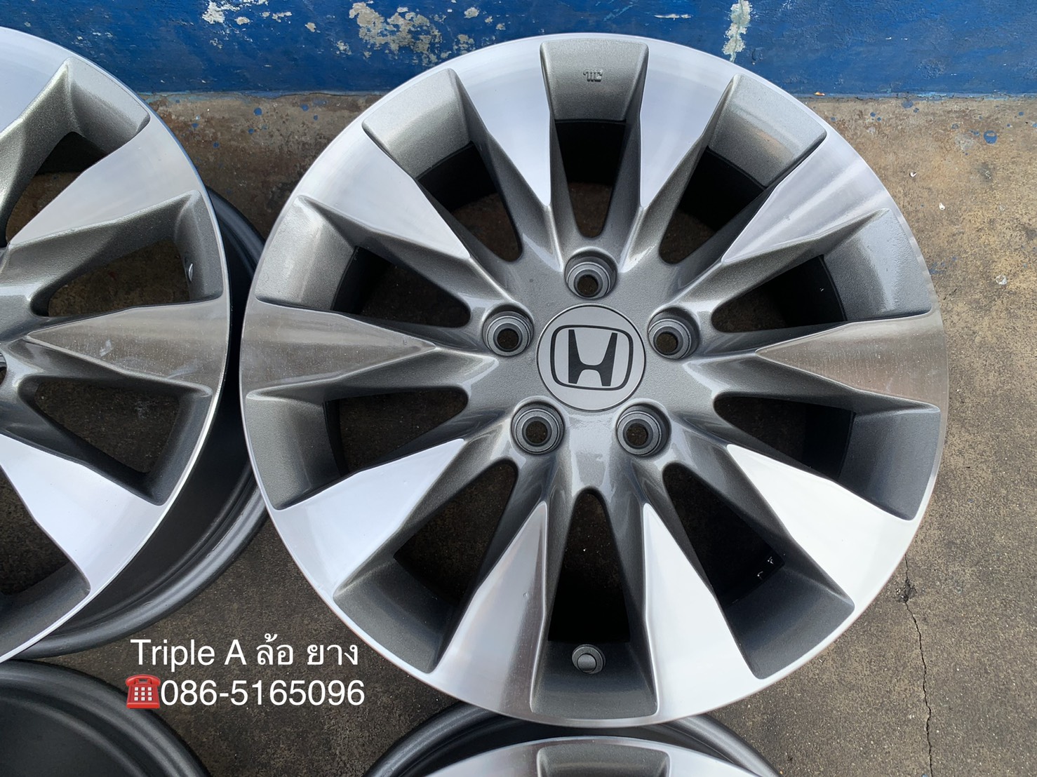 ล้อแม็ก Honda Civic FD ตัวท็อป ขอบ 16 สีเทาหน้าเงา สวยๆ ล้อแม็ก Honda Civic FD ตัวท็อป ขอบ 16 สีเทาหน้าเงา สวยๆ