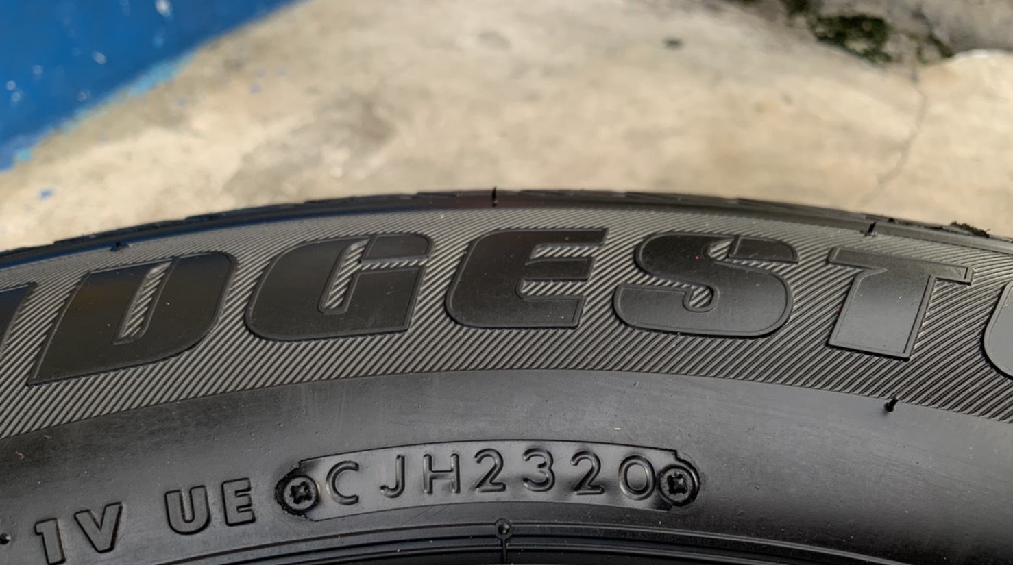 ยางใหม่ป้ายแดง 215-65-16 Bridgestone ปี 20 ใหม่กริ๊บๆ ใส่กับรถกระบะตัวเตี้ยได้ทุกรุ่น