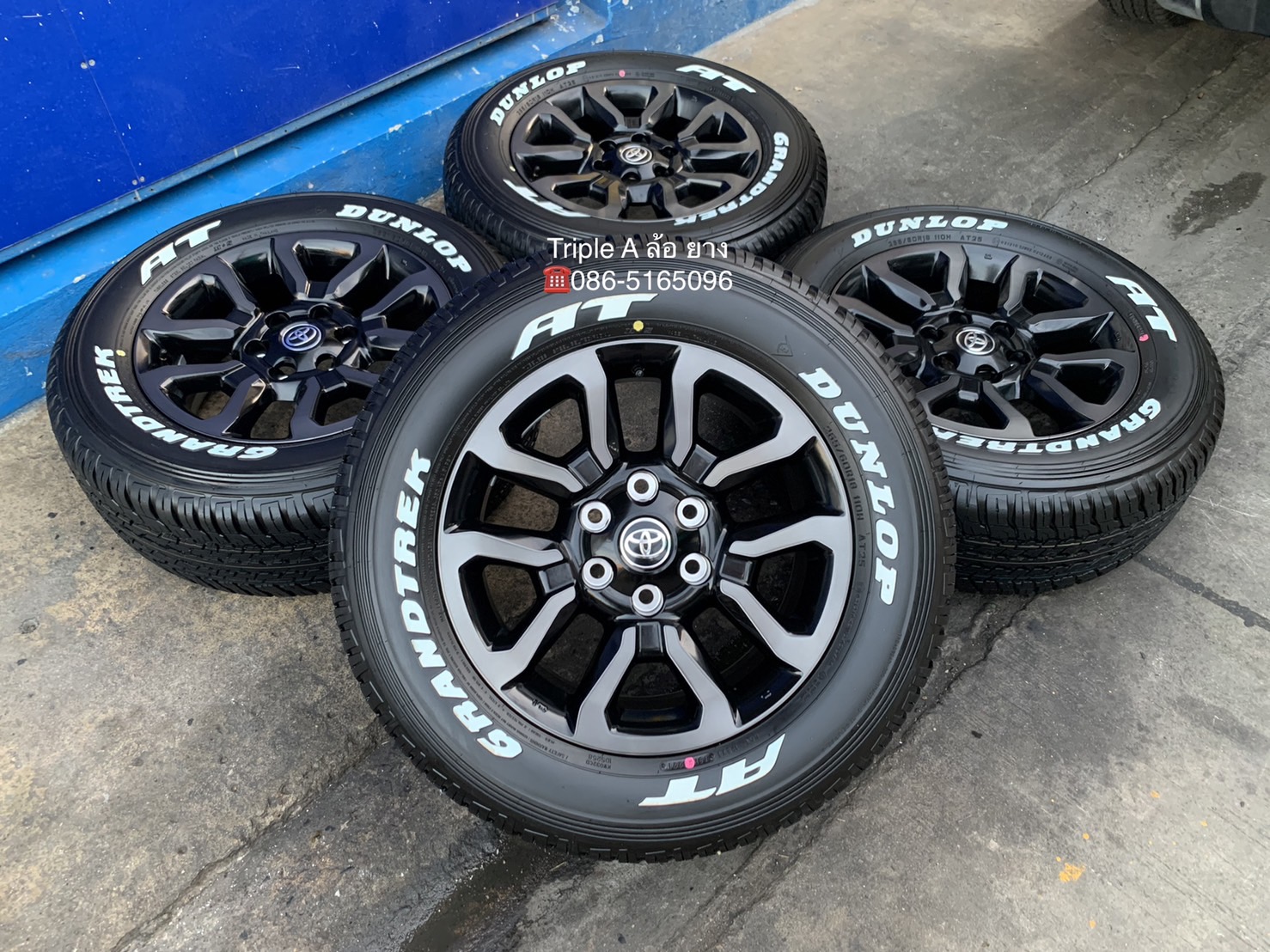 ล้อแม็กป้ายแดง Toyota Revo Rocco รุ่นใหม่ล่าสุด ขอบ 18 พร้อมยางใหม่ป้ายแดง 265-60-18 Dunlop ปลายปี 2