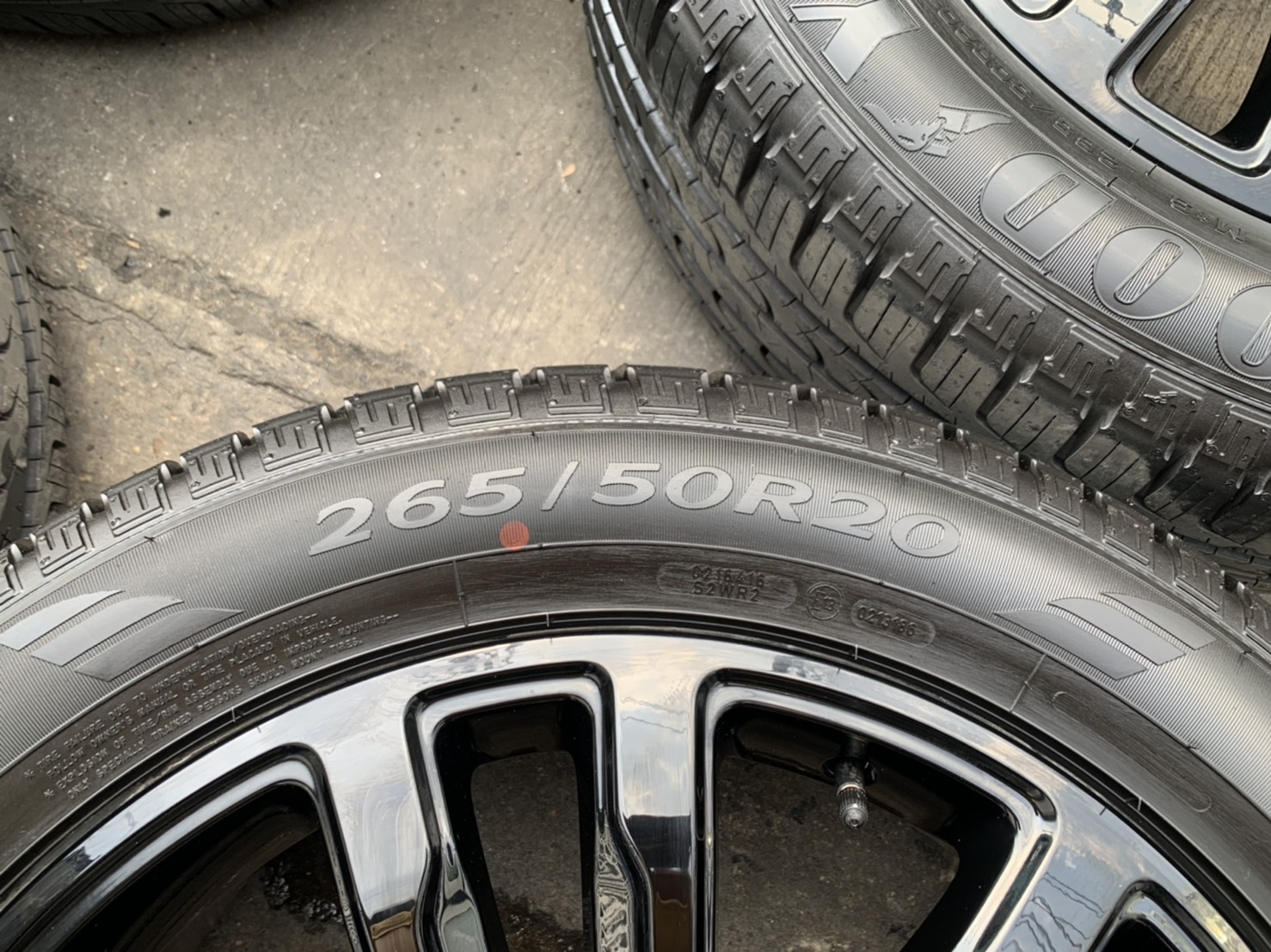 ล้อแม็กป้ายแดง Ford Everest รุ่นใหม่ล่าสุด ขอบ 20 สีดำแท้ พร้อมยางใหม่ป้ายแดง 265-50-20 GoodYear ปี 21 ใหม่กริ๊บๆ ล้อแม็กป้ายแดง Ford Everest รุ่นใหม่ล่าสุด ขอบ 20 สีดำแท้ พร้อมยางใหม่ป้ายแดง 265-50-20 GoodYear ปี 21 ใหม่กริ๊บๆ