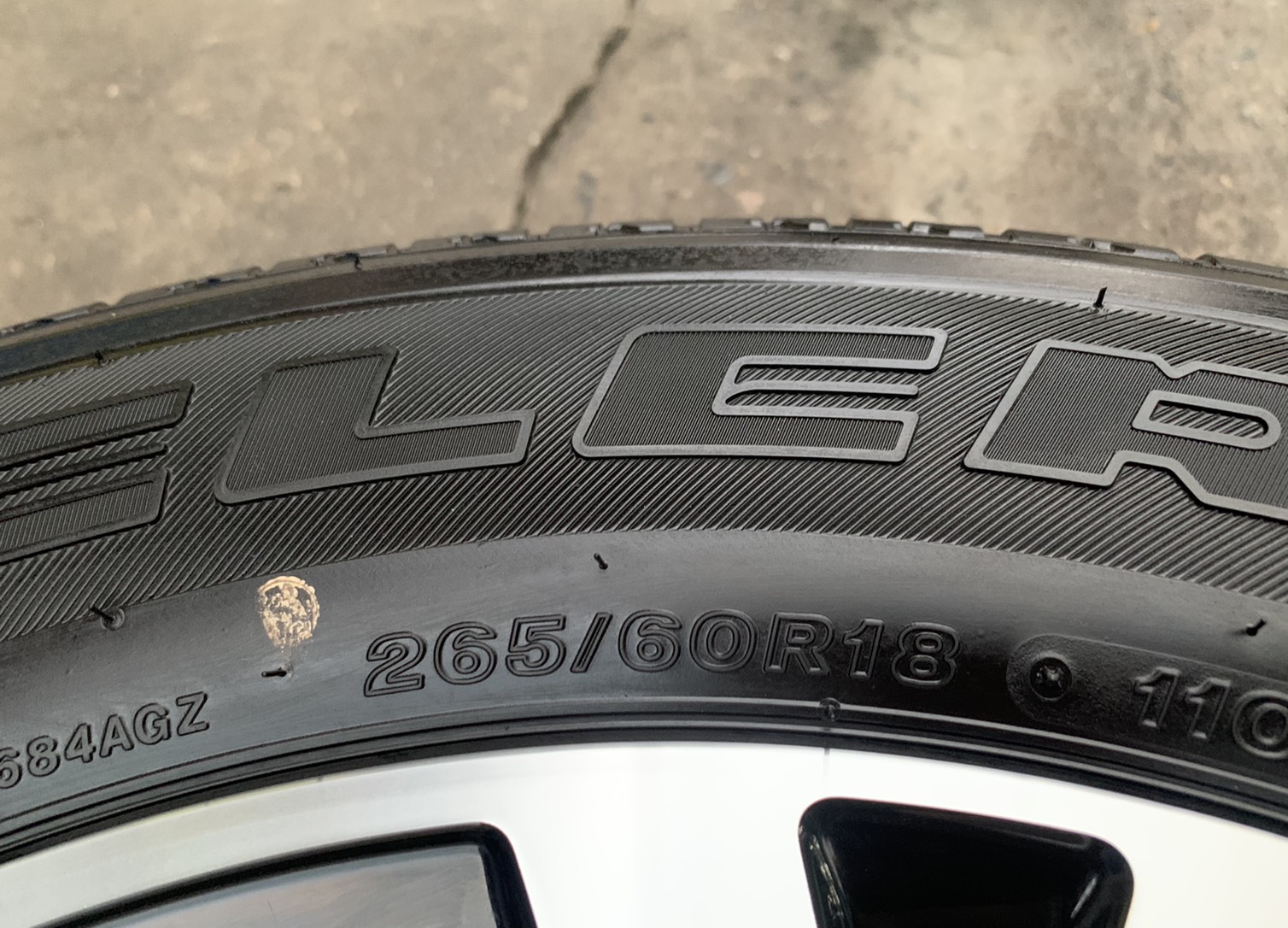 ล้อแม็กป้ายแดง Toyota Revo 2020 รุ่นใหม่ล่าสุด ขอบ 18 ดำหน้าเงา พร้อมยางป้ายแดง 265-60-18 Bridgeston ล้อแม็กป้ายแดง Toyota Revo 2020 รุ่นใหม่ล่าสุด ขอบ 18 ดำหน้าเงา พร้อมยางป้ายแดง 265-60-18 Bridgeston