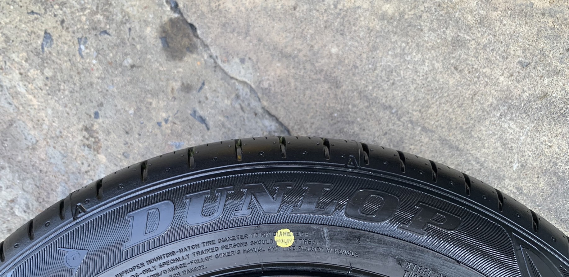 ยางใหม่ป้ายแดง 185-60-15 Dunlop ปลายปี 21 ใหม่ยกห้าง ถอดจากโชว์รูม ยางใหม่ป้ายแดง 185-60-15 Dunlop ปลายปี 21 ใหม่ยกห้าง ถอดจากโชว์รูม