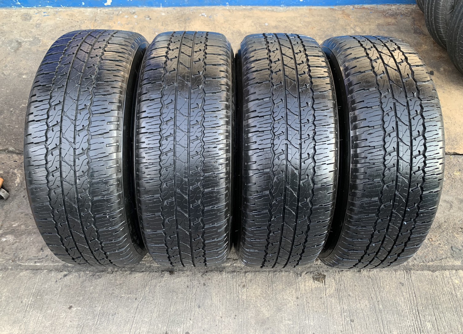 ล้อแม็ก Toyota Revo ขอบ17 พร้อมยาง 265-65-17 Bridgestone ปี 19 สภาพดี ล้อแม็ก Toyota Revo ขอบ17 พร้อมยาง 265-65-17 Bridgestone ปี 19 สภาพดี