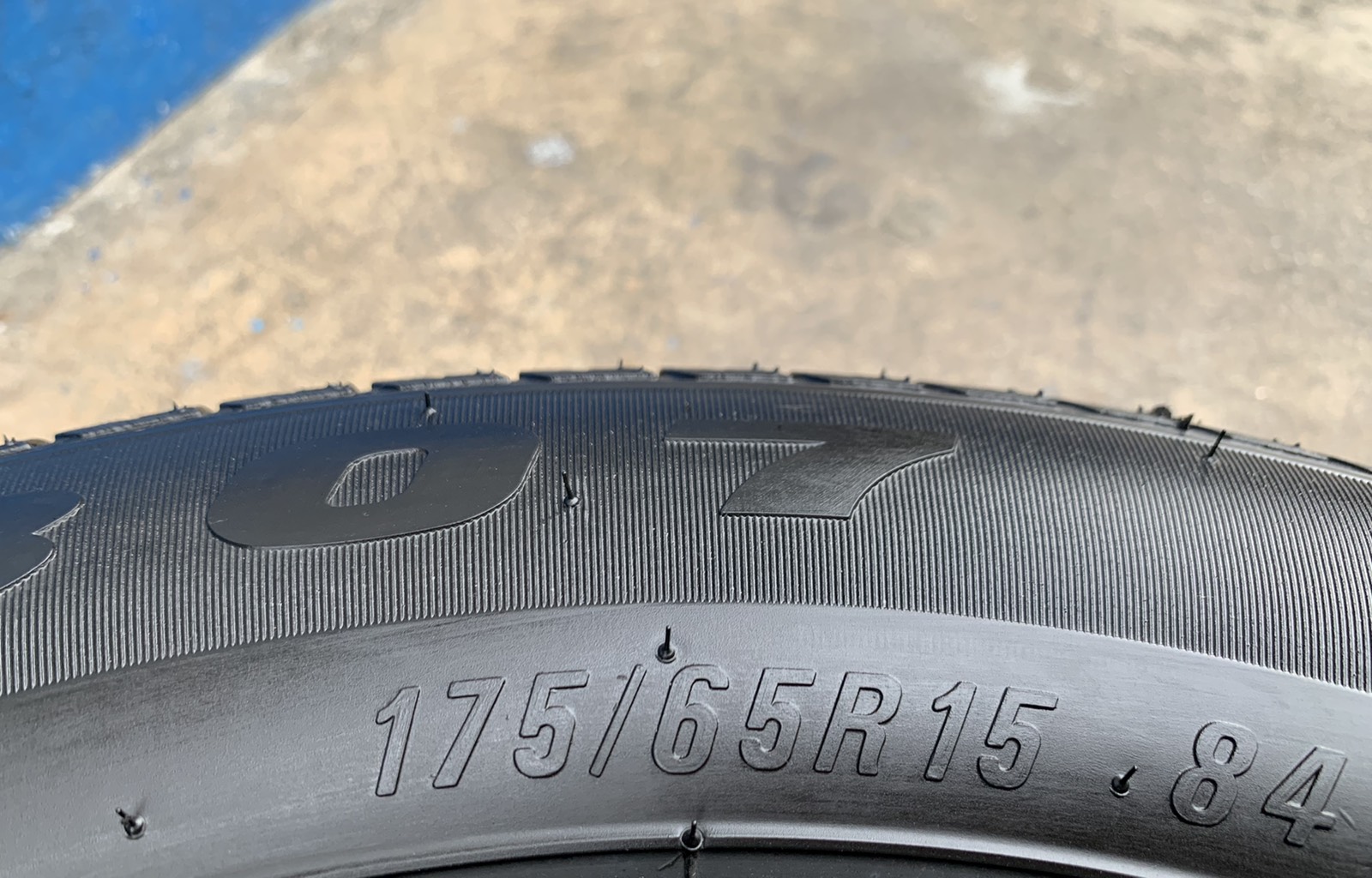 ยางป้ายแดง 175-65-15 Maxxis ปี 20 สวยกริ๊บ ยางป้ายแดง 175-65-15 Maxxis ปี 20 สวยกริ๊บ