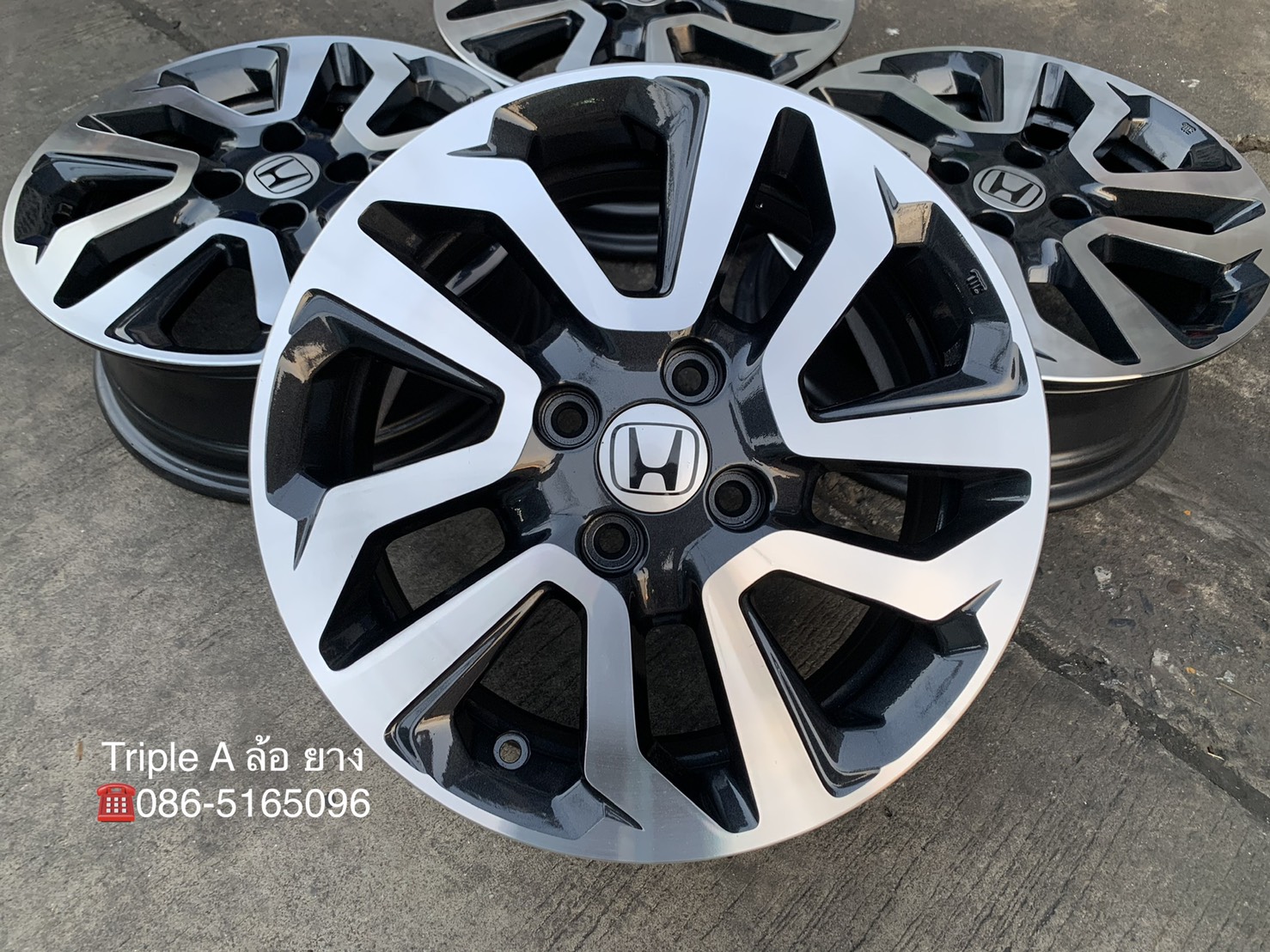ล้อแม็ก Honda Jazz ตัวรองท็อป ขอบ 15 สีเทาปัดหน้าเงา สวยกริ๊บ ล้อแม็ก Honda Jazz ตัวรองท็อป ขอบ 15 สีเทาปัดหน้าเงา สวยกริ๊บ