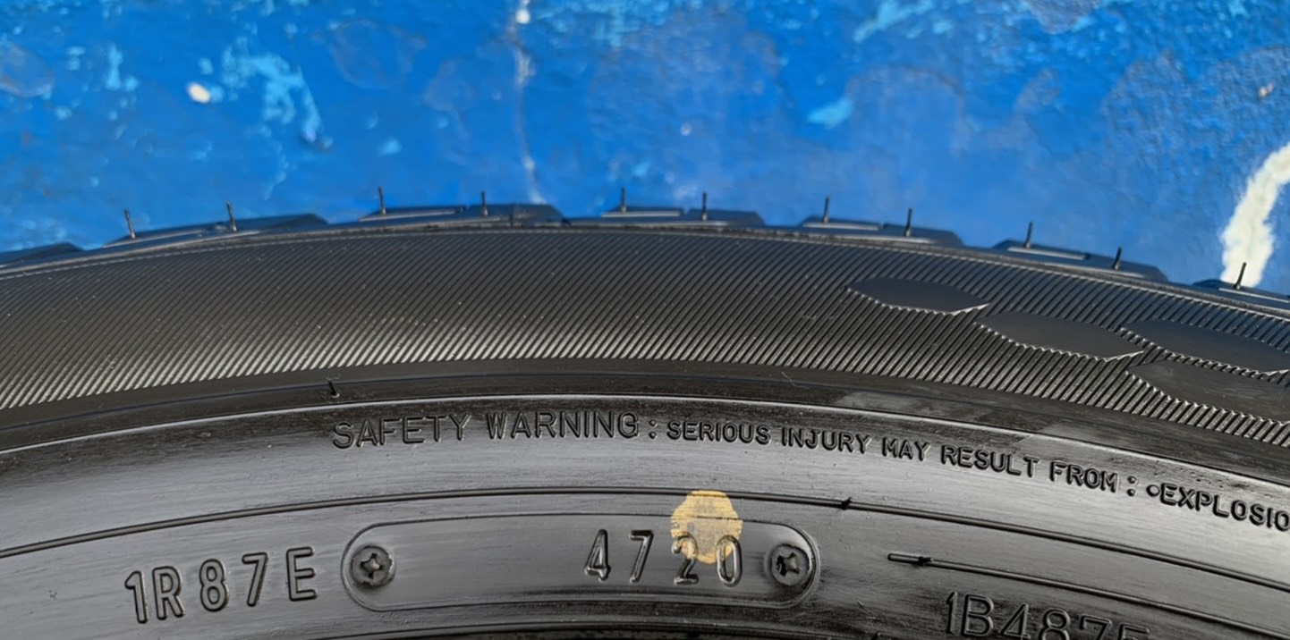 ยางป้ายแดง 265-50-20 Dunlop ปลายปี 20 เหมาะสำหรับรถกระบะตัวสูง และ SUV ทุกรุ่น
