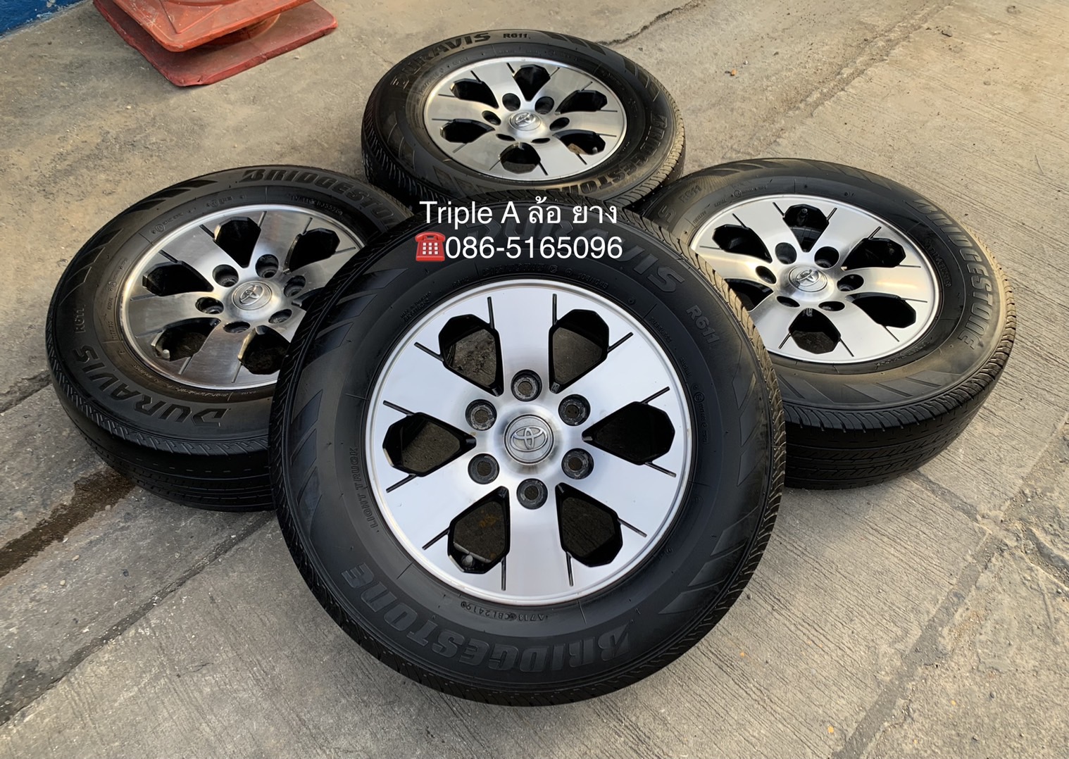 ล้อแม็ก Toyota Ventury รถตู้ ขอบ 15 พร้อมยาง 215-70-15 Bridgestone ปี 19