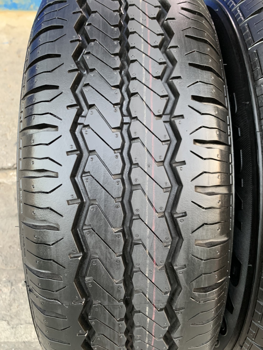 ล้อแม็กป้ายแดง Hyundai ฮุนได H1 รุ่นใหม่ล่าสุด ขอบ 16 พร้อมยางป้ายแดง 215-70-16 Hankook สวยกริ๊บๆ