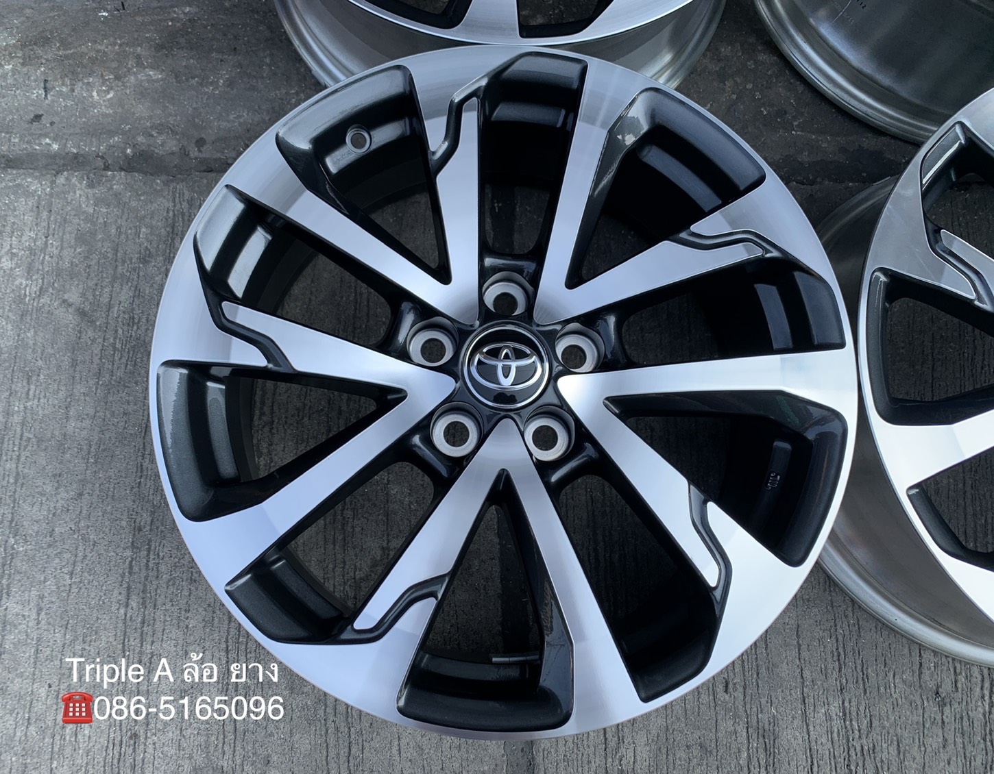 ล้อแม็กป้ายแดง 5รู114 Toyota Corolla Cross รุ่นใหม่ล่าสุด ขอบ 18 เทาหน้าเงา สวยกริ๊บๆ ล้อแม็กป้ายแดง 5รู114 Toyota Corolla Cross รุ่นใหม่ล่าสุด ขอบ 18 เทาหน้าเงา สวยกริ๊บๆ