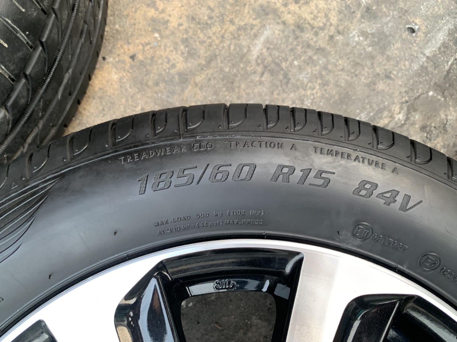 ล้อแม็ก Toyota Vios 8 ก้าน ขอบ 15 สีดำปัดหน้าเงา พร้อมยาง 185-60-15 OTANI ปลายปี 19 ล้อแม็ก Toyota Vios 8 ก้าน ขอบ 15 สีดำปัดหน้าเงา พร้อมยาง 185-60-15 OTANI ปลายปี 19