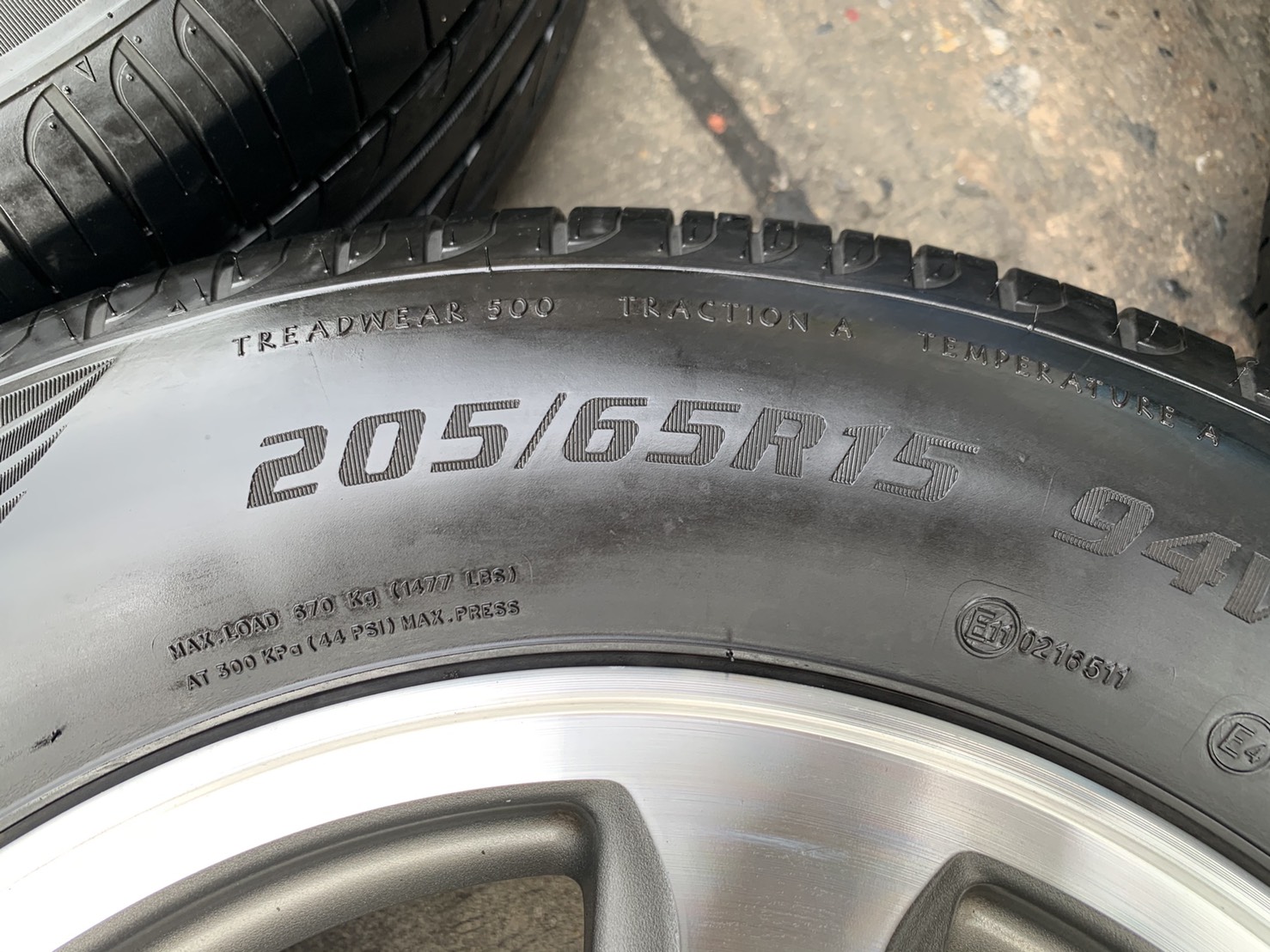 ล้อแม็ก Honda Civic FD ขอบ 15 สีเทาหน้าเงา พร้อมยาง 205-65-15 OTANI ปี 19 สภาพดี ล้อแม็ก Honda Civic FD ขอบ 15 สีเทาหน้าเงา พร้อมยาง 205-65-15 OTANI ปี 19 สภาพดี