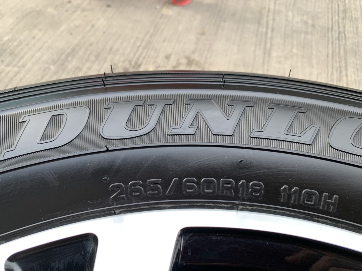 ล้อแม็กป้ายแดง Toyota Revo รุ่นใหม่ล่าสุด ขอบ 18 ดำหน้าเงา พร้อมยางป้ายแดง 265-60-18 Dunlop ปี 20 ล้อแม็กป้ายแดง Toyota Revo รุ่นใหม่ล่าสุด ขอบ 18 ดำหน้าเงา พร้อมยางป้ายแดง 265-60-18 Dunlop ปี 20