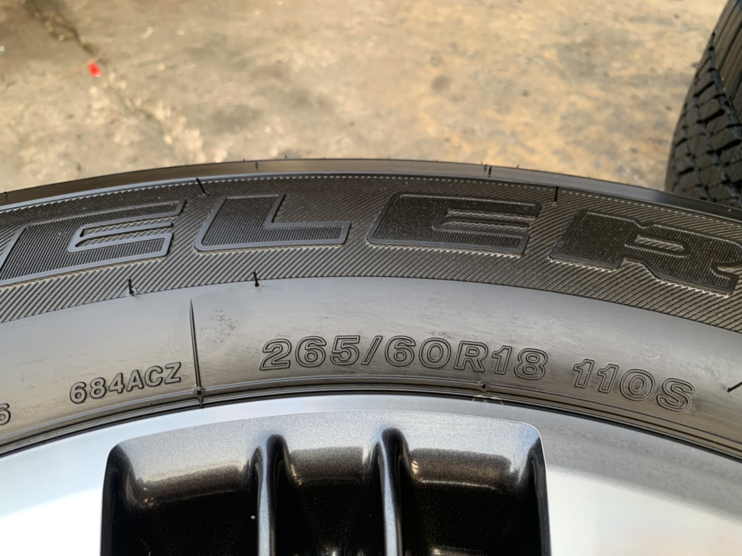 ล้อแม็กป้ายแดง ISUZU D-Max รุ่นใหม่ล่าสุด ขอบ 18 สีดำหน้าเงา พร้อมยางป้ายแดง 265-60-18 Bridgestone ปี 21 ล้อแม็กป้ายแดง ISUZU D-Max รุ่นใหม่ล่าสุด ขอบ 18 สีดำหน้าเงา พร้อมยางป้ายแดง 265-60-18 Bridgestone ปี 21