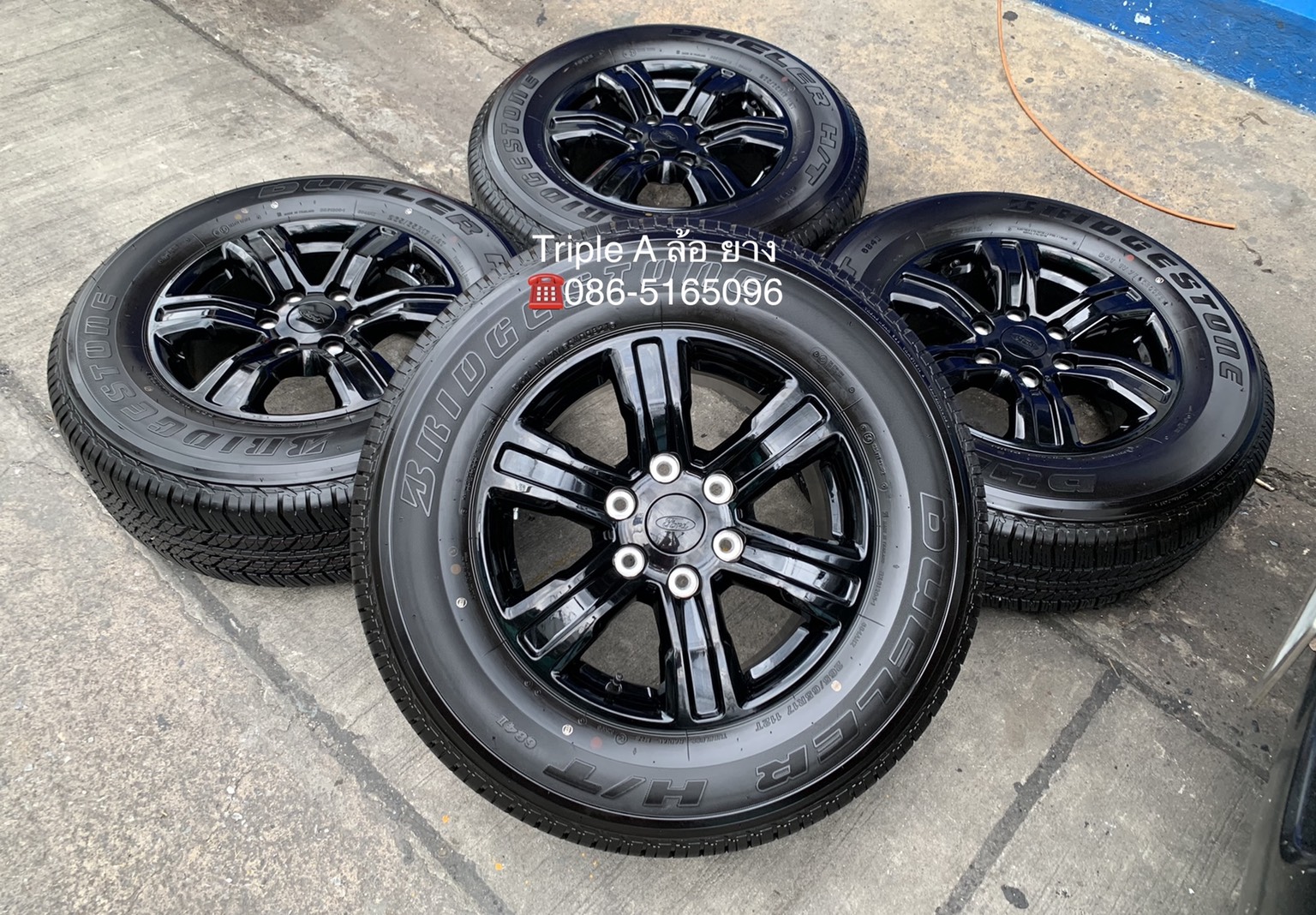 ล้อแม็กป้ายแดง Ford Ranger XLT ขอบ 17 สีดำแท้ พร้อมยางใหม่ป้ายแดง 265-65-17 Bridgestone ปี 21 ใหม่ๆกริ๊บๆ
