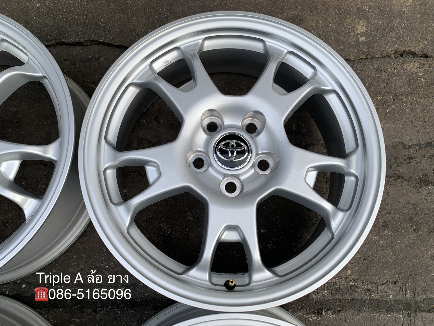 ล้อแม็กป้ายแดง 5รู114 Toyota Corolla Cross รุ่นใหม่ล่าสุด ขอบ 17 ล้อแม็กป้ายแดง 5รู114 Toyota Corolla Cross รุ่นใหม่ล่าสุด ขอบ 17