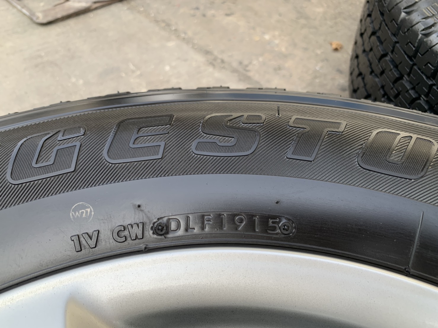 ล้อแม็ก ISUZU V-CROSS ขอบ 17 แถมยาง 255-65-17 Bridgestone ปี 15 สภาพสวย ล้อแม็ก ISUZU V-CROSS ขอบ 17 แถมยาง 255-65-17 Bridgestone ปี 15 สภาพสวย