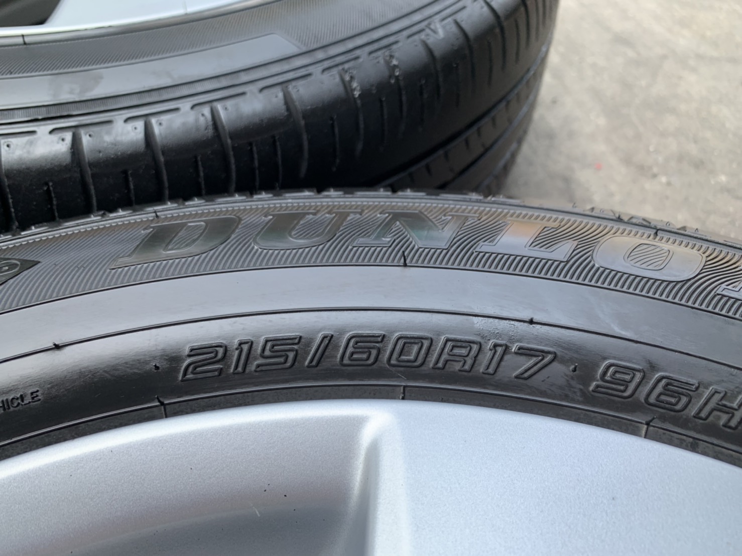 ล้อแม็ก 5รู114 Toyota CHR ขอบ 17 พร้อมยาง 215-60-17 Dunlop ปลายปี 18 ล้อแม็ก 5รู114 Toyota CHR ขอบ 17 พร้อมยาง 215-60-17 Dunlop ปลายปี 18