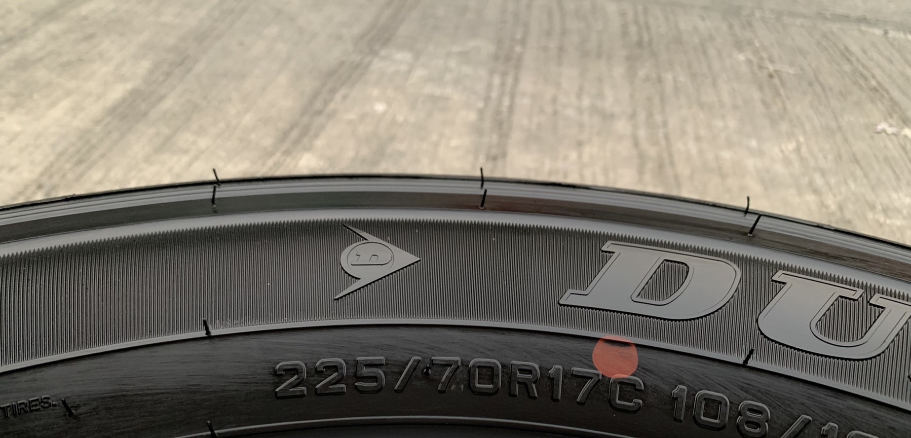 ยางใหม่ป้ายแดง 225-70-17 Dunlop ปี 22 ใหม่กริ๊บๆ ใส่กับ รถกระบะตัวเตี้ยตัวสูงSUV ได้ทุกรุ่น ยางใหม่ป้ายแดง 225-70-17 Dunlop ปี 22 ใหม่กริ๊บๆ ใส่กับ รถกระบะตัวเตี้ยตัวสูงSUV ได้ทุกรุ่น