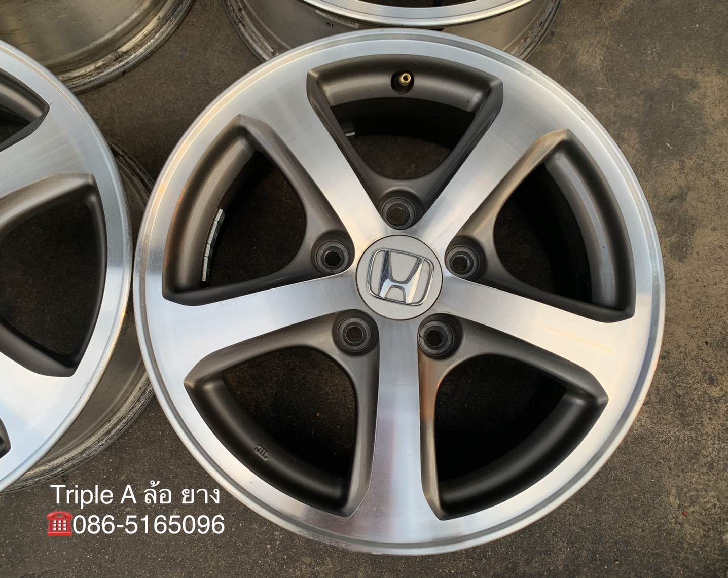 ล้อแม็ก 5รู114 Honda Civic FD ขอบ 15 สีเทาหน้าเงา สภาพดี ล้อแม็ก 5รู114 Honda Civic FD ขอบ 15 สีเทาหน้าเงา สภาพดี