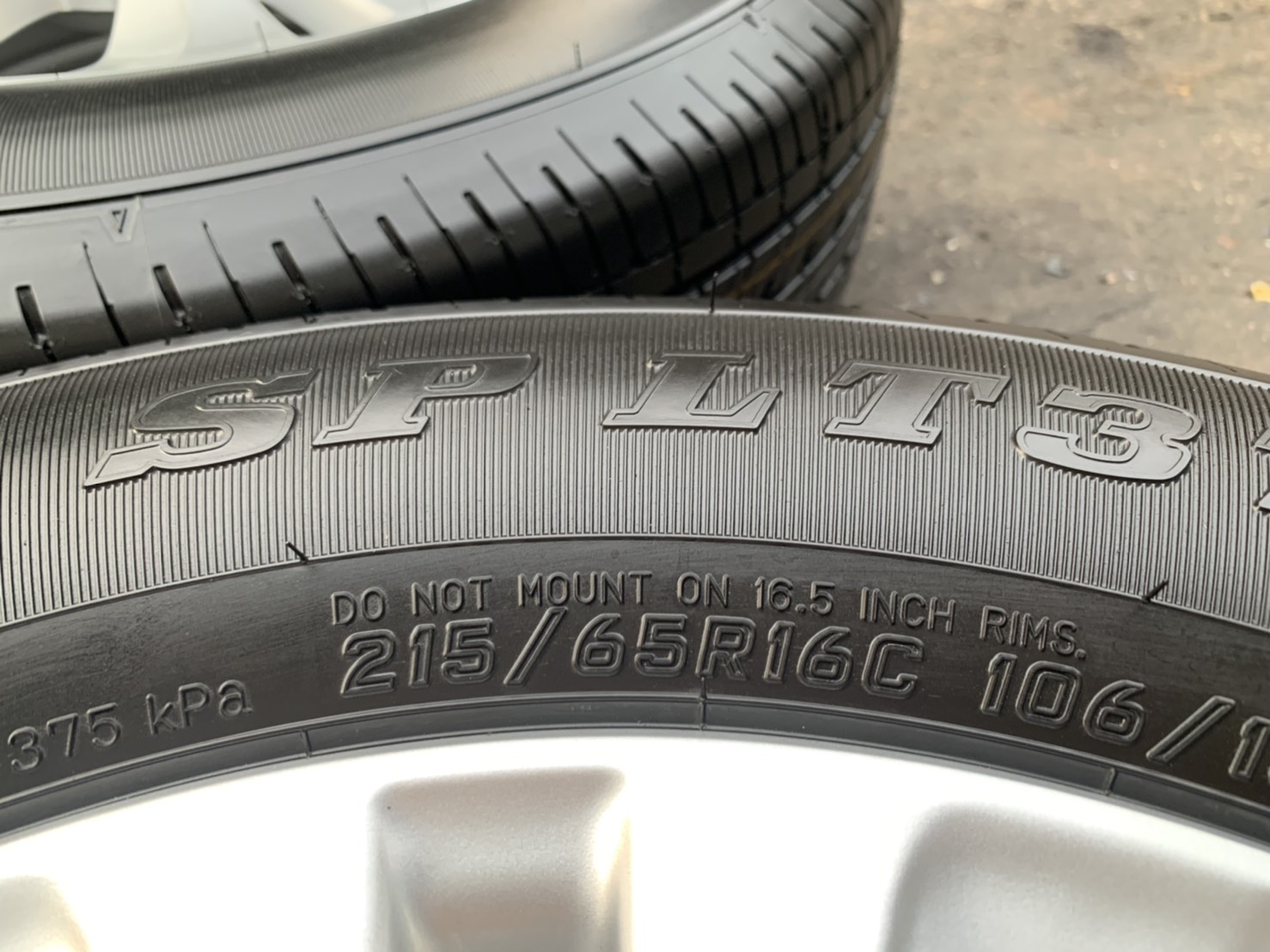 ล้อแม็กป้ายแดง Toyota Revo ขอบ 16 พร้อมยางใหม่ป้ายแดง 215-65-16 Dunlop ปี 21 ใหม่กริ๊บๆ