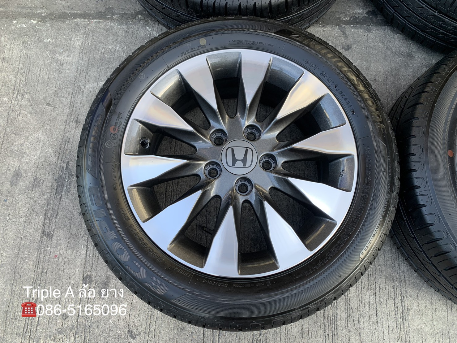 ล้อแม็ก 5รู114 Honda Civic FD ตัวท็อป ขอบ 16 สีเทาหน้าเงา พร้อมยาง 205-55-16 Bridgestone ปี 19 สวยๆ ล้อแม็ก 5รู114 Honda Civic FD ตัวท็อป ขอบ 16 สีเทาหน้าเงา พร้อมยาง 205-55-16 Bridgestone ปี 19 สวยๆ